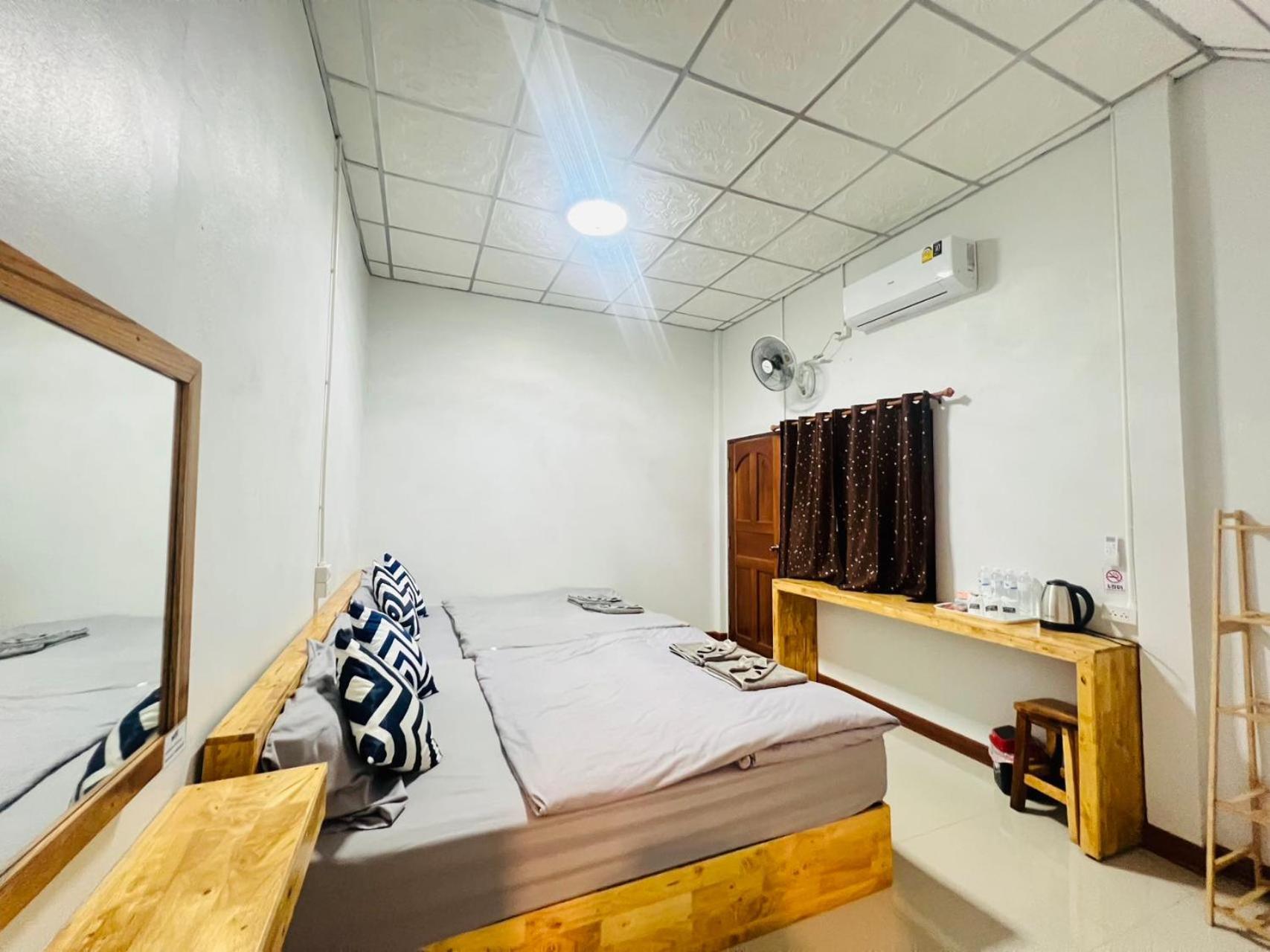 Lungwang Guest House บ้านรักไทย ภายนอก รูปภาพ