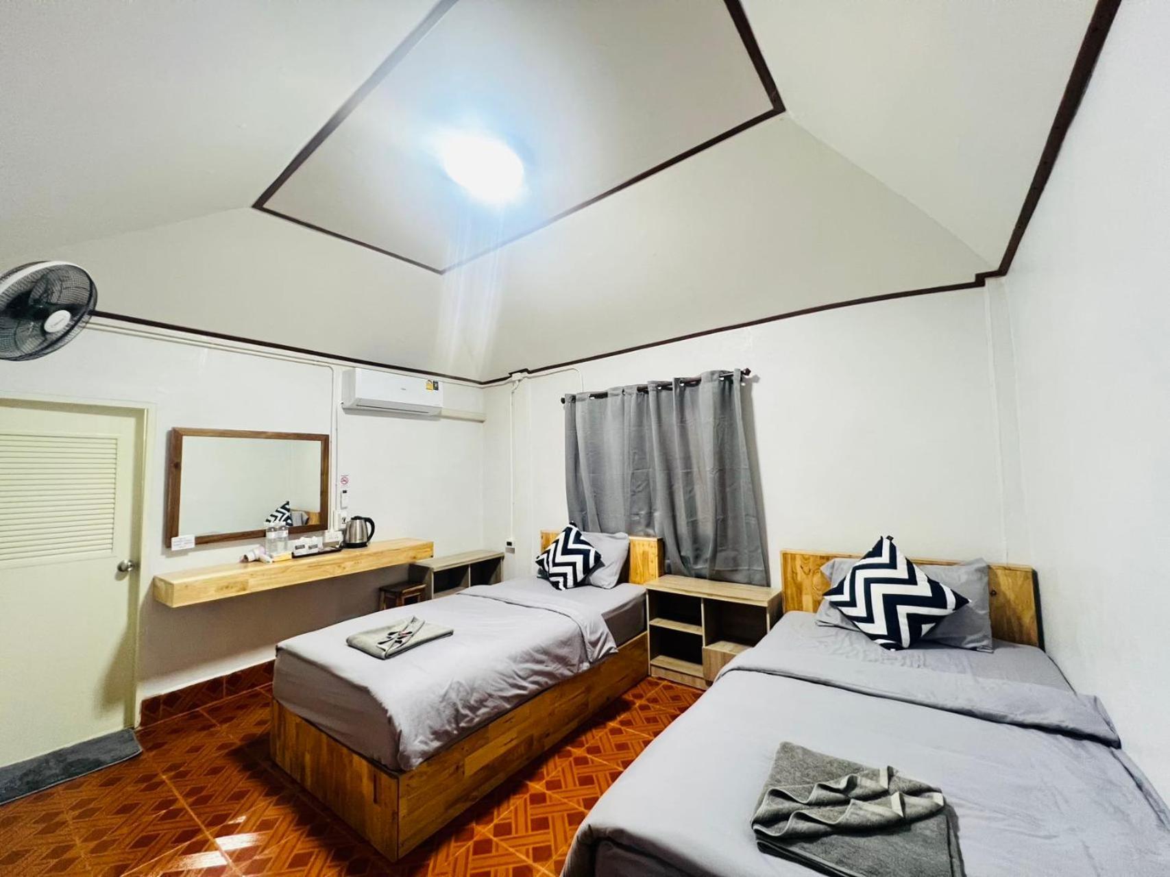 Lungwang Guest House บ้านรักไทย ภายนอก รูปภาพ