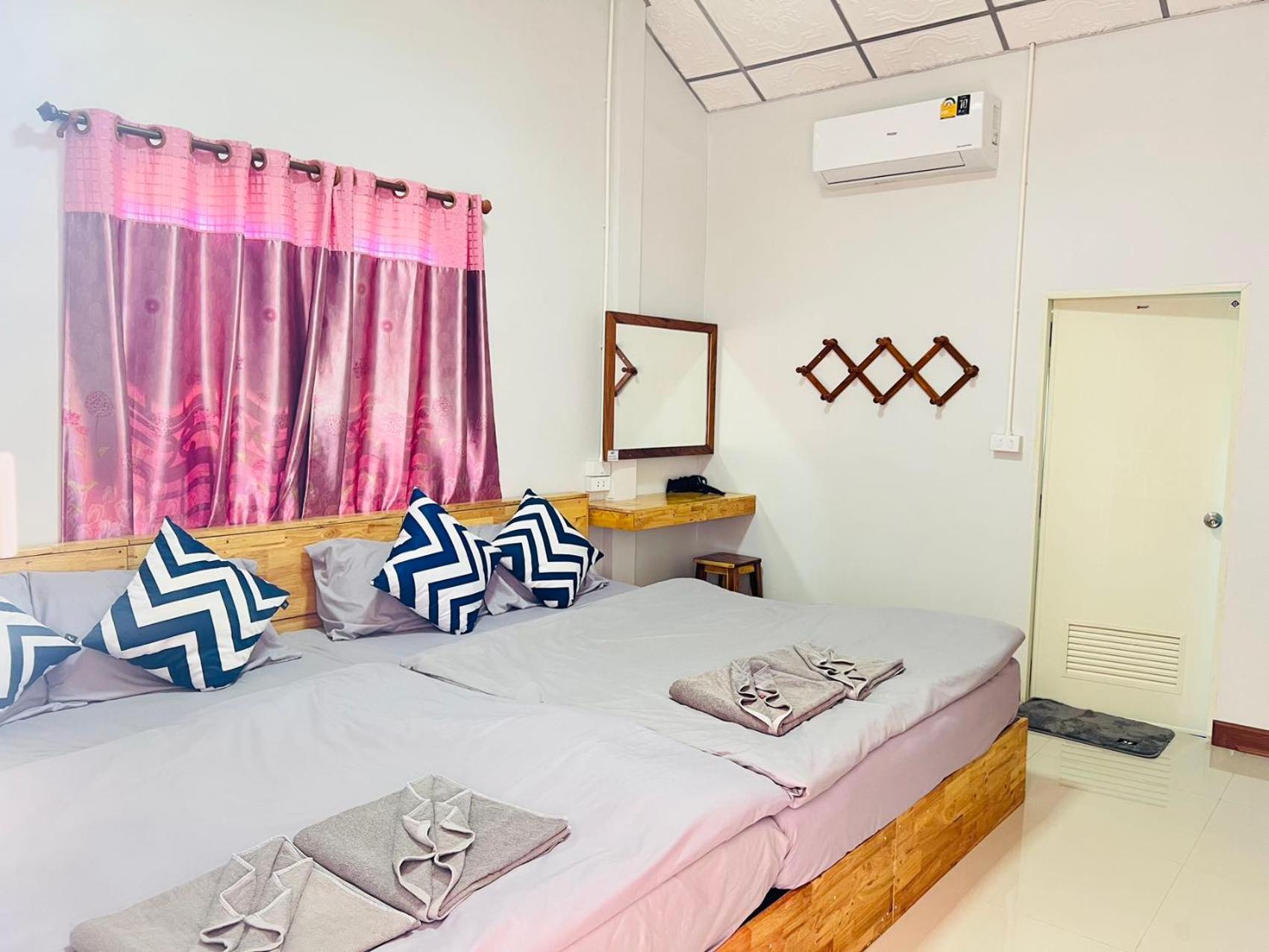 Lungwang Guest House บ้านรักไทย ภายนอก รูปภาพ
