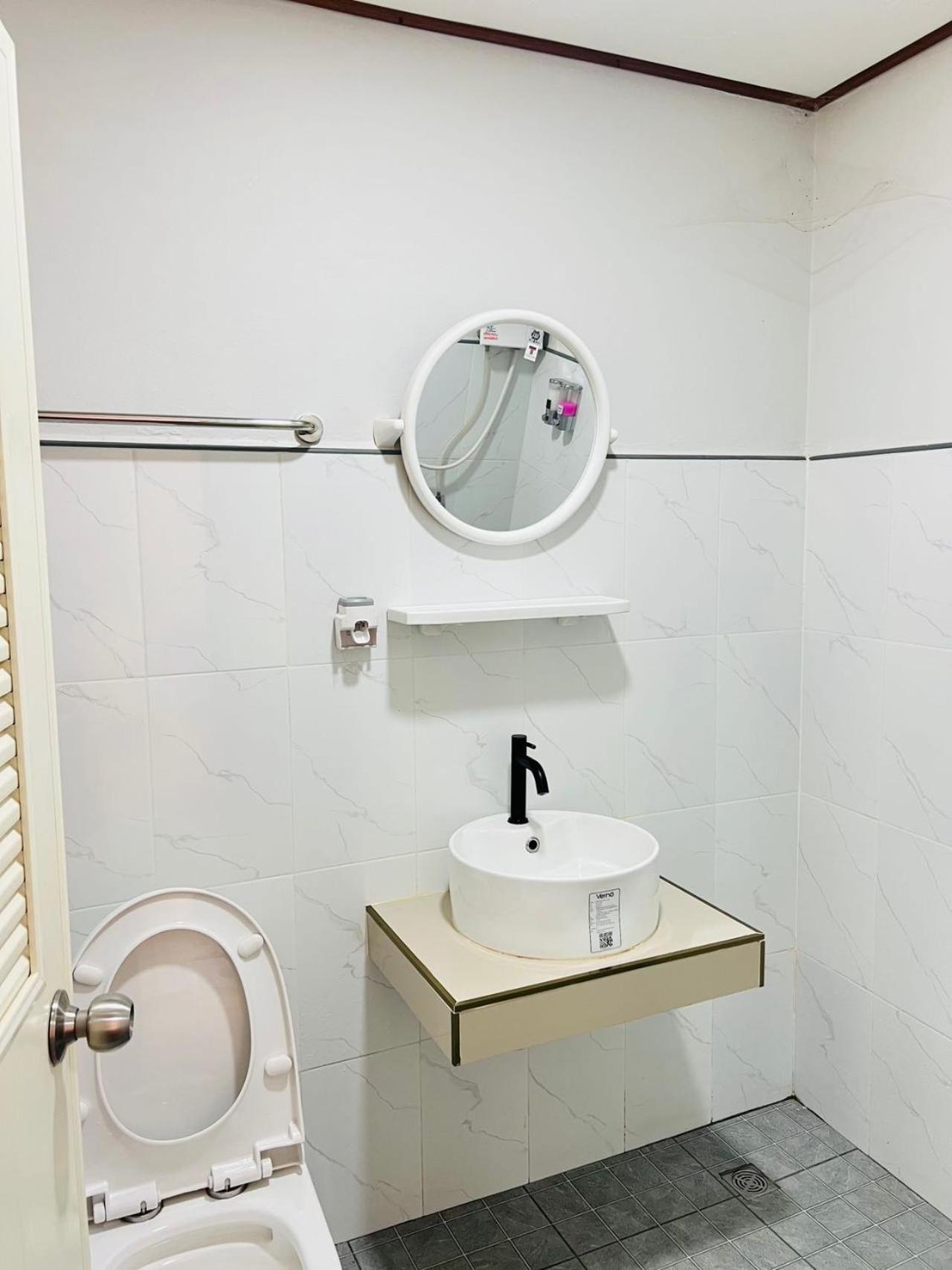 Lungwang Guest House บ้านรักไทย ภายนอก รูปภาพ