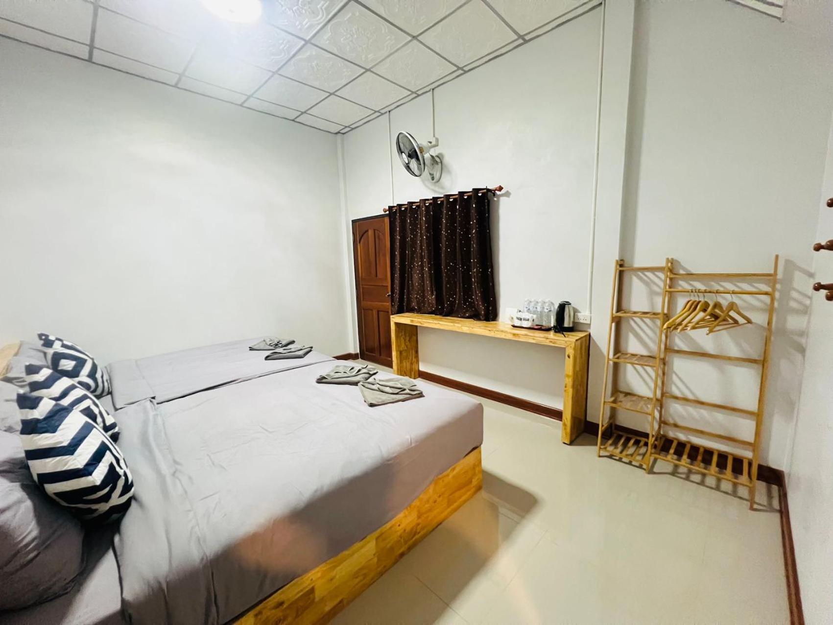 Lungwang Guest House บ้านรักไทย ภายนอก รูปภาพ