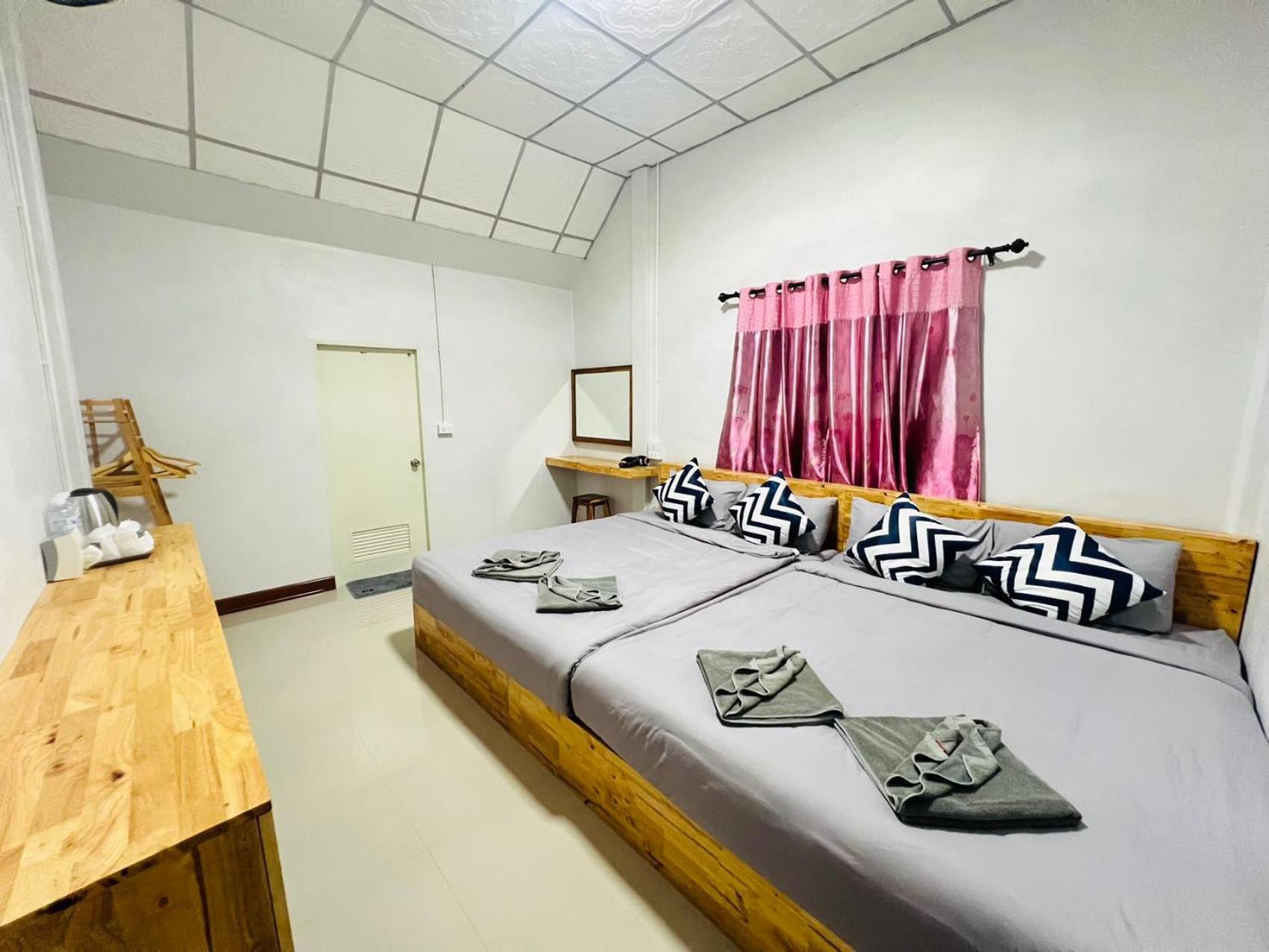 Lungwang Guest House บ้านรักไทย ภายนอก รูปภาพ