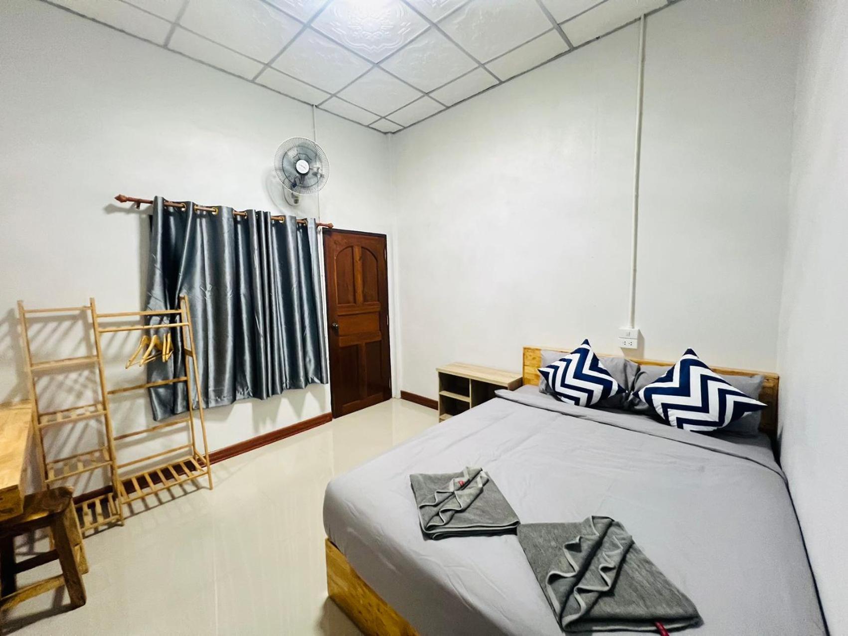 Lungwang Guest House บ้านรักไทย ภายนอก รูปภาพ